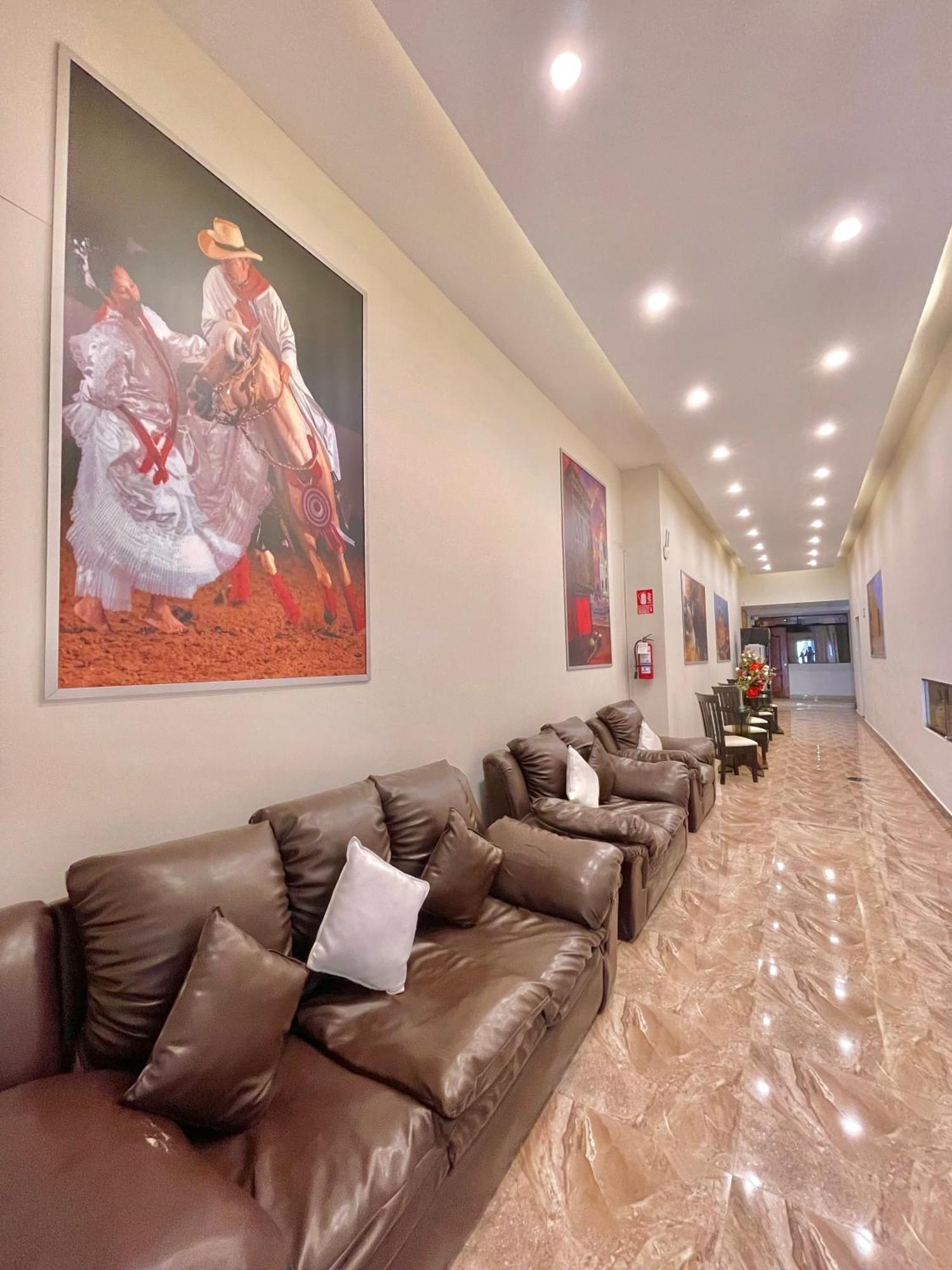 Jultom Inn Hotel & Suites Trujillo Kültér fotó