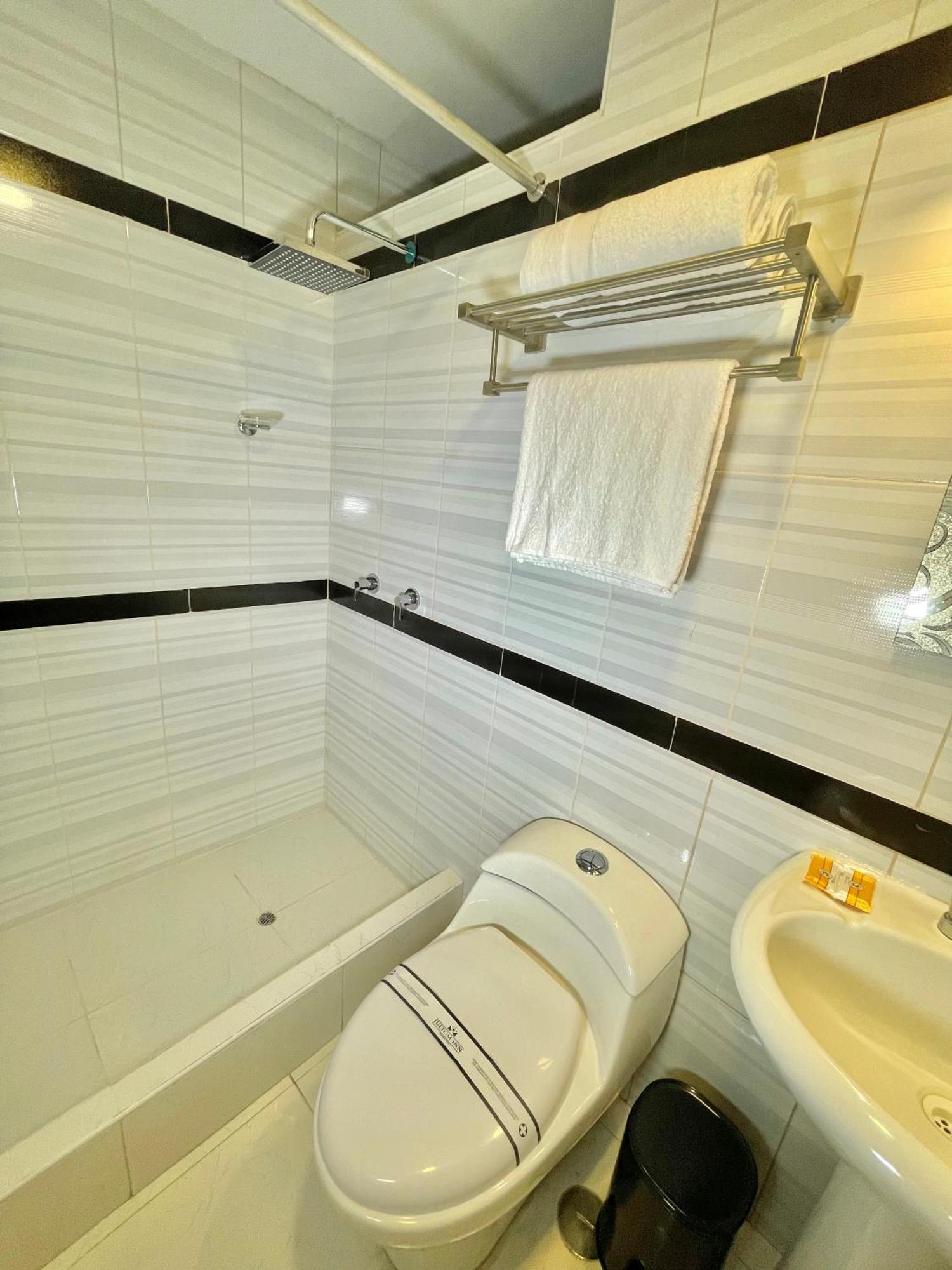 Jultom Inn Hotel & Suites Trujillo Kültér fotó