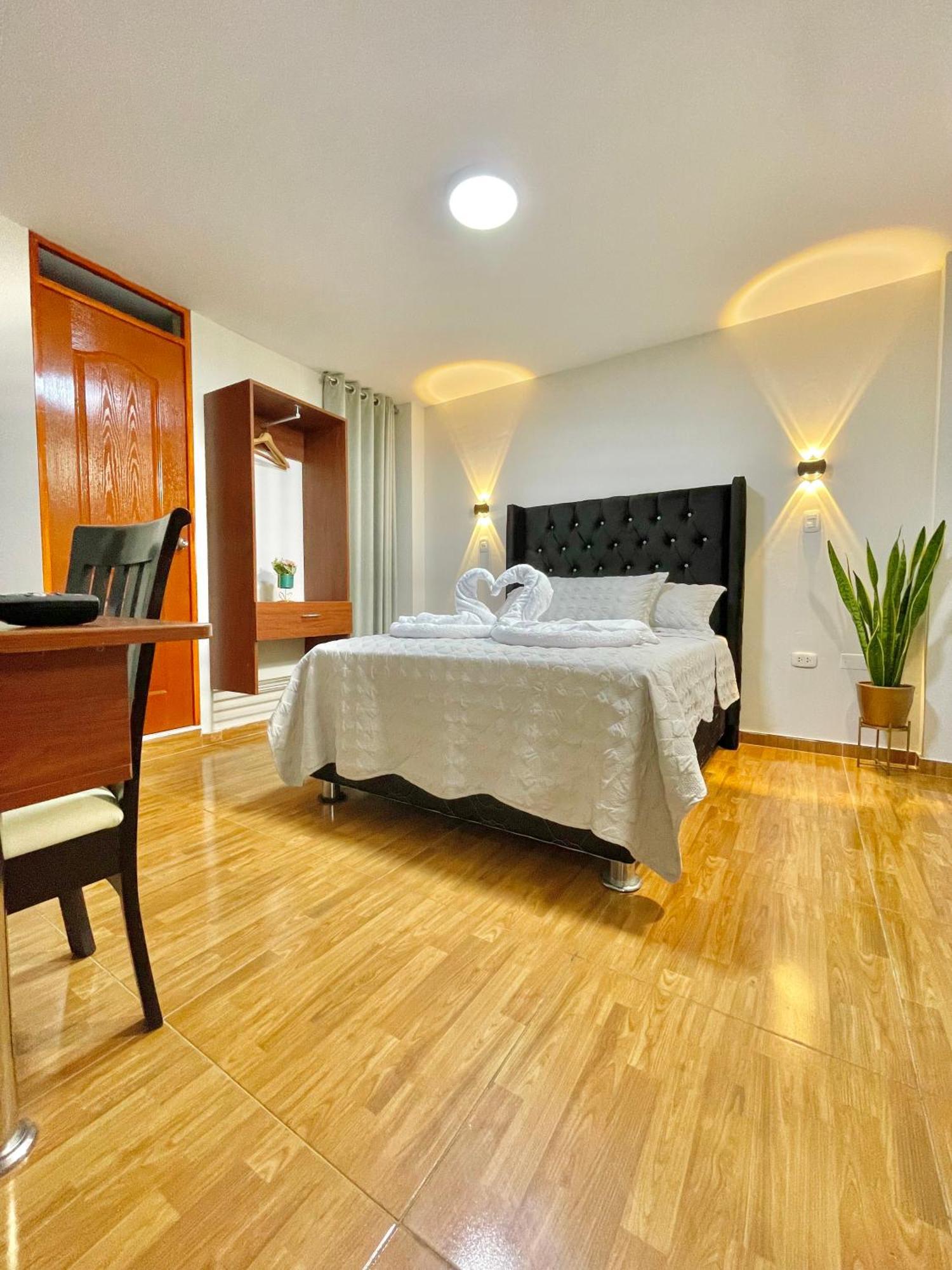 Jultom Inn Hotel & Suites Trujillo Kültér fotó